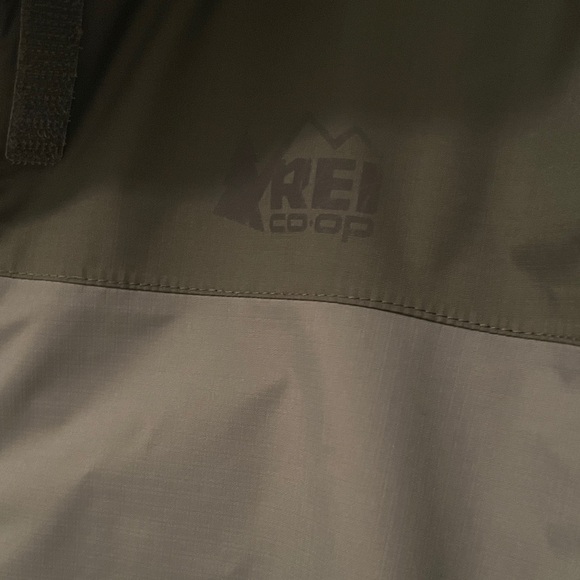 REI Two-Tone Rainier Rain Jacket in Asparagus/Frosted Meadow - Picture 6 of 10
